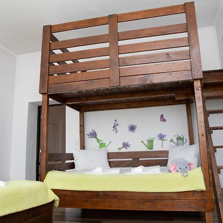 Cosy Apartment In City Centre Oradea Buitenkant foto