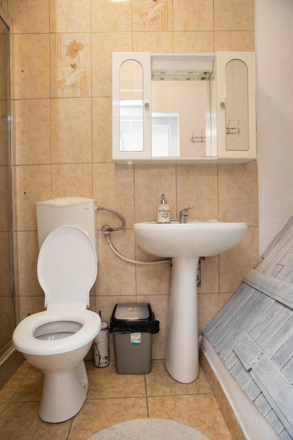 Cosy Apartment In City Centre Oradea Buitenkant foto