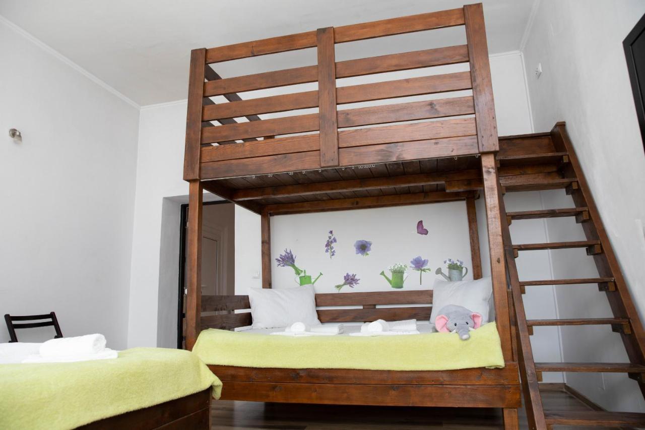 Cosy Apartment In City Centre Oradea Buitenkant foto