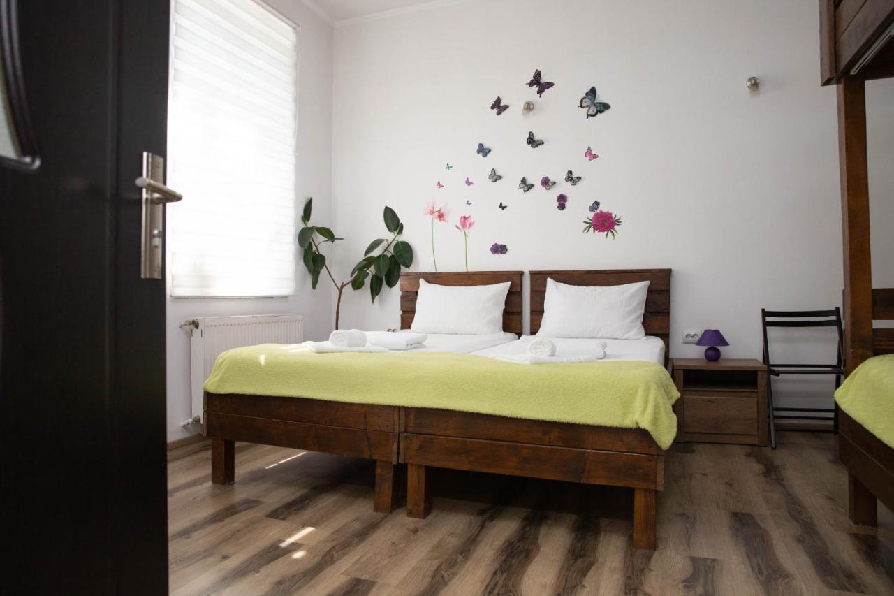 Cosy Apartment In City Centre Oradea Buitenkant foto