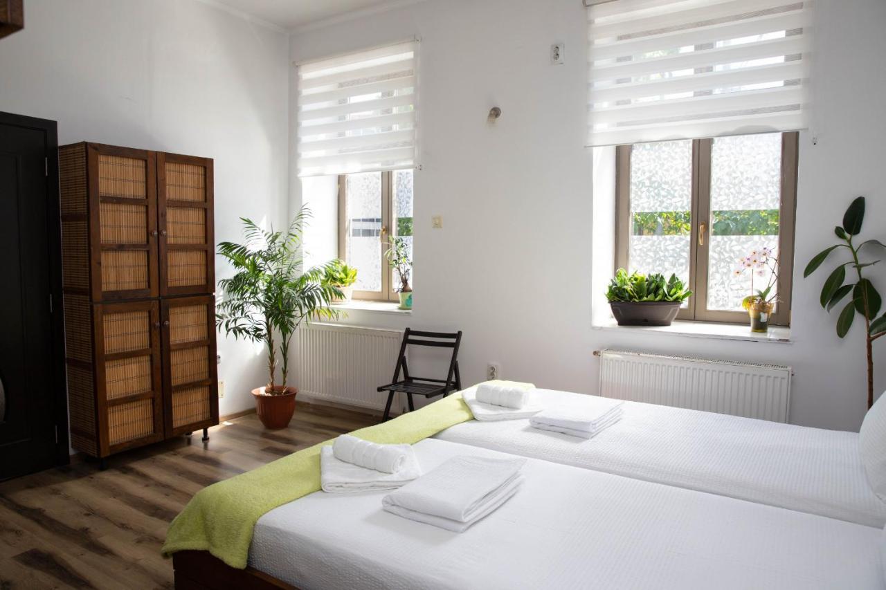 Cosy Apartment In City Centre Oradea Buitenkant foto