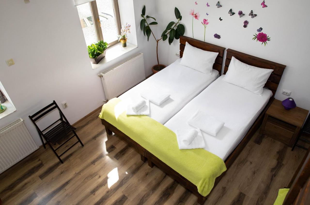 Cosy Apartment In City Centre Oradea Buitenkant foto