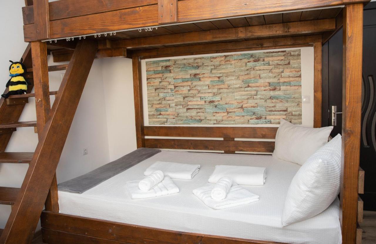 Cosy Apartment In City Centre Oradea Buitenkant foto