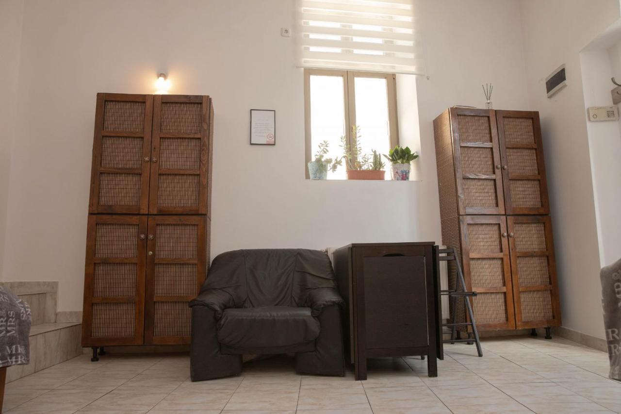 Cosy Apartment In City Centre Oradea Buitenkant foto