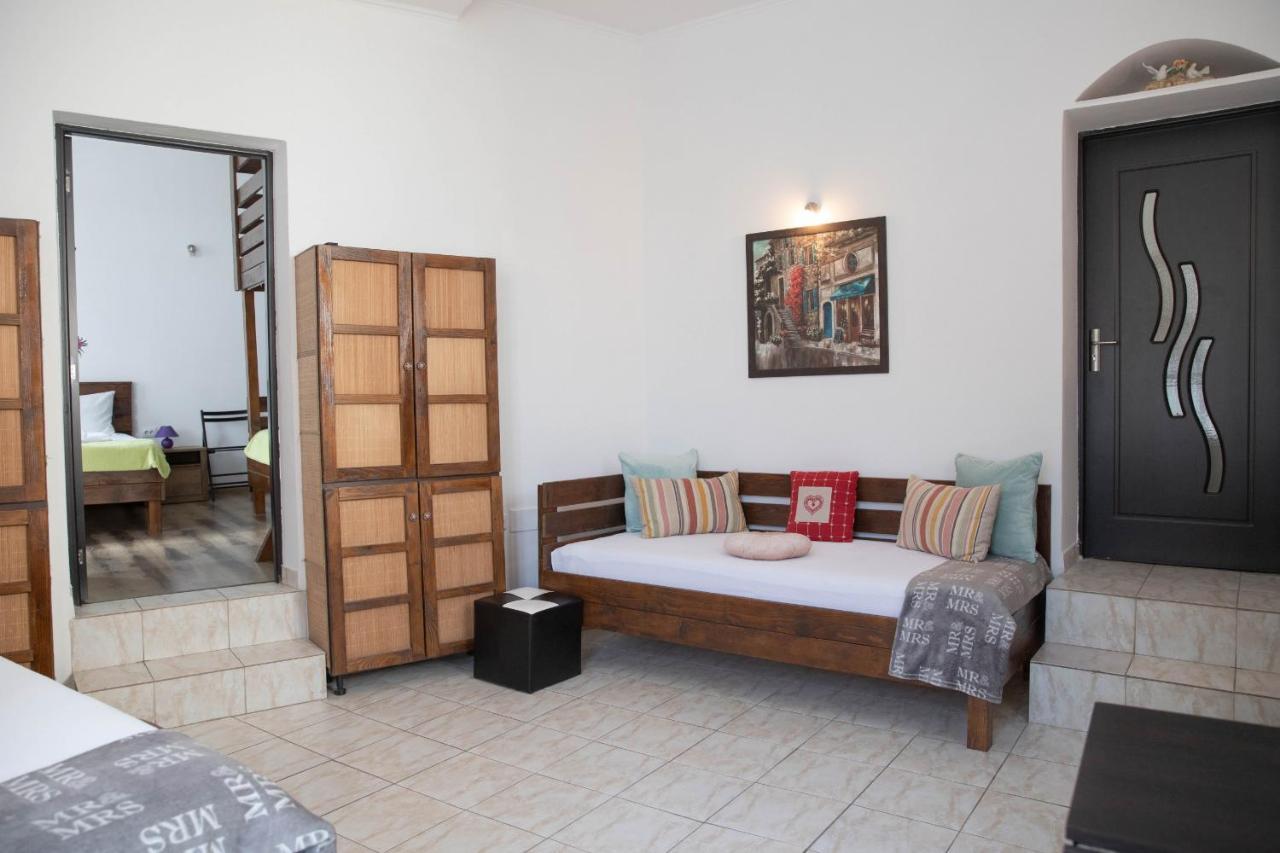 Cosy Apartment In City Centre Oradea Buitenkant foto
