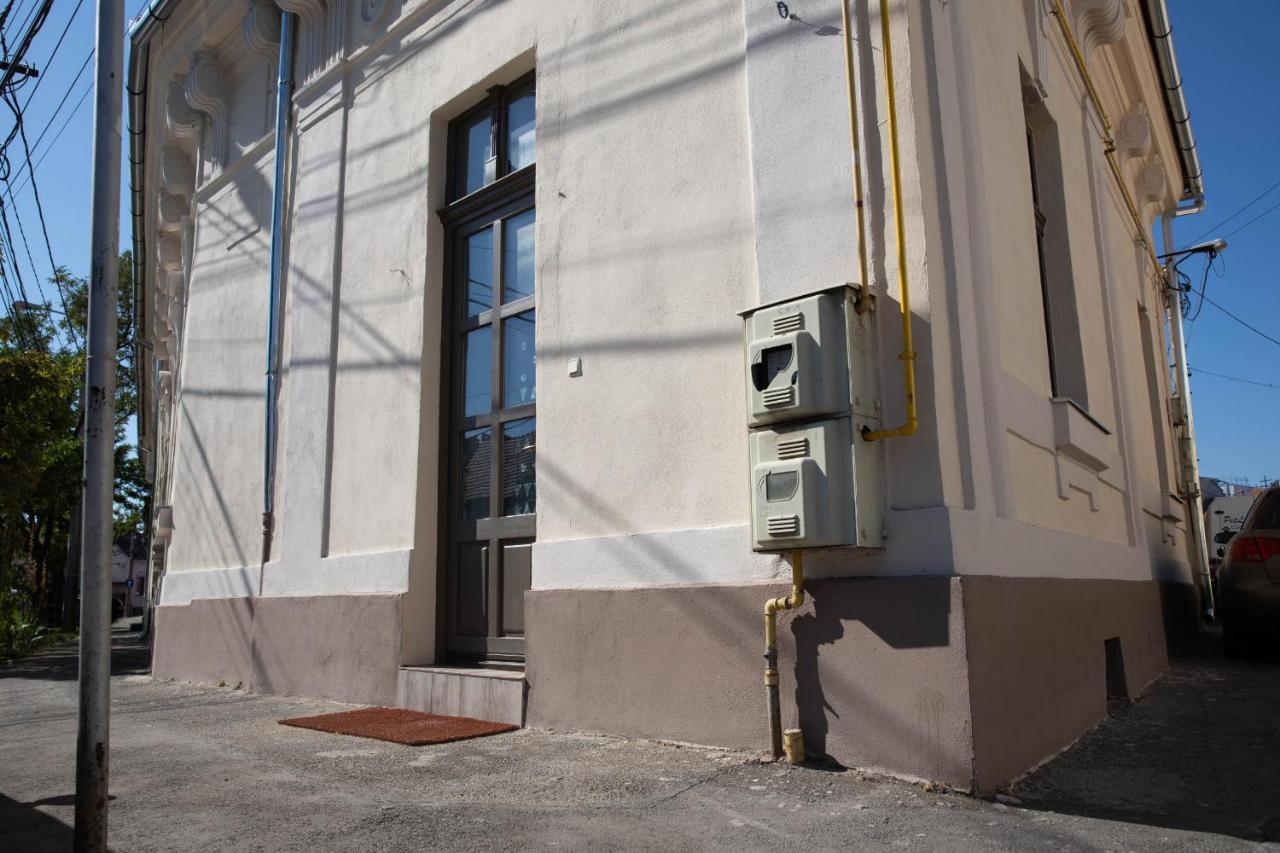 Cosy Apartment In City Centre Oradea Buitenkant foto