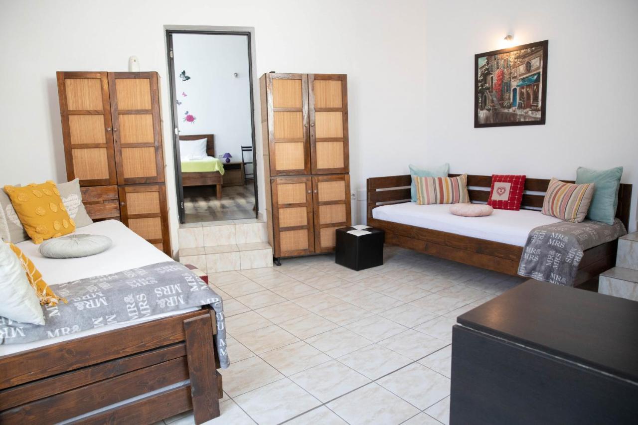 Cosy Apartment In City Centre Oradea Buitenkant foto
